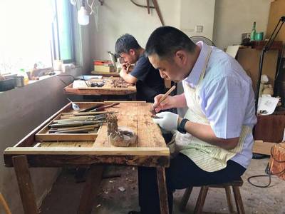 匠心筑夢，示范引領(lǐng)——萬少君工藝美術(shù)品設(shè)計工作室工匠示范基地與收藏品鑒定評估服務(wù)